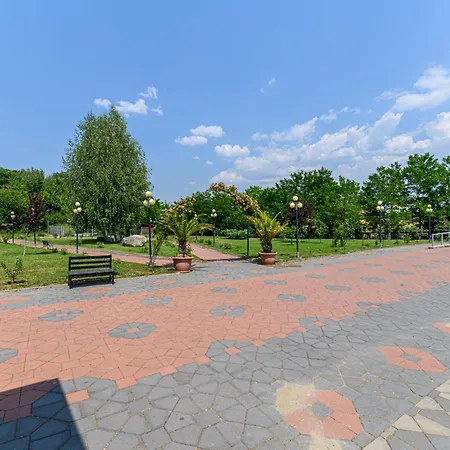 Deny Funland Hotel Zărneşti