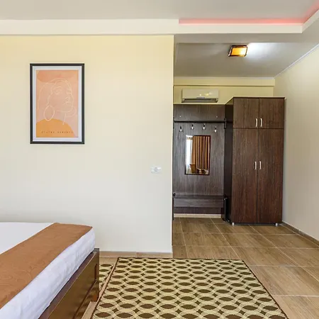 Deny Funland Hotel Zărneşti