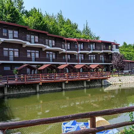 Deny Funland Hotel Zărneşti